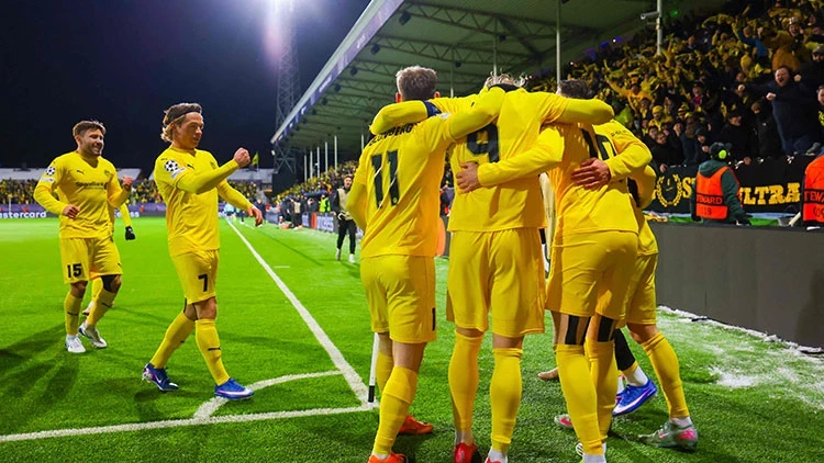 BodÃ¸/Glimt players celebrating a goal against Inter Milan in the freezing Arctic weather at Aspmyra Stadium.