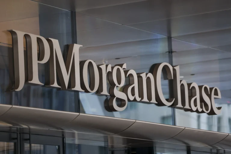 IOC signs JPMorgan as first-ever official banking partner
